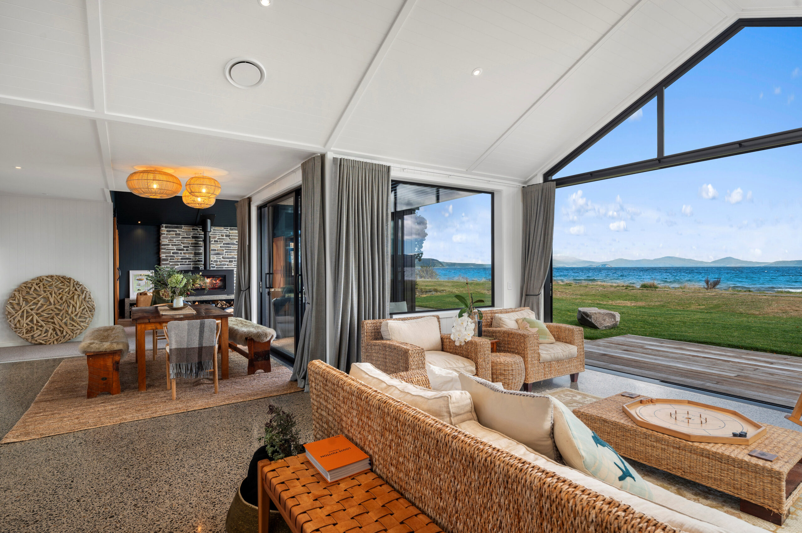 This award winning home features aluminium joinery that perfectly captures the mountain views, creating indoor outdoor flow onto the decks and outdoor living areas.