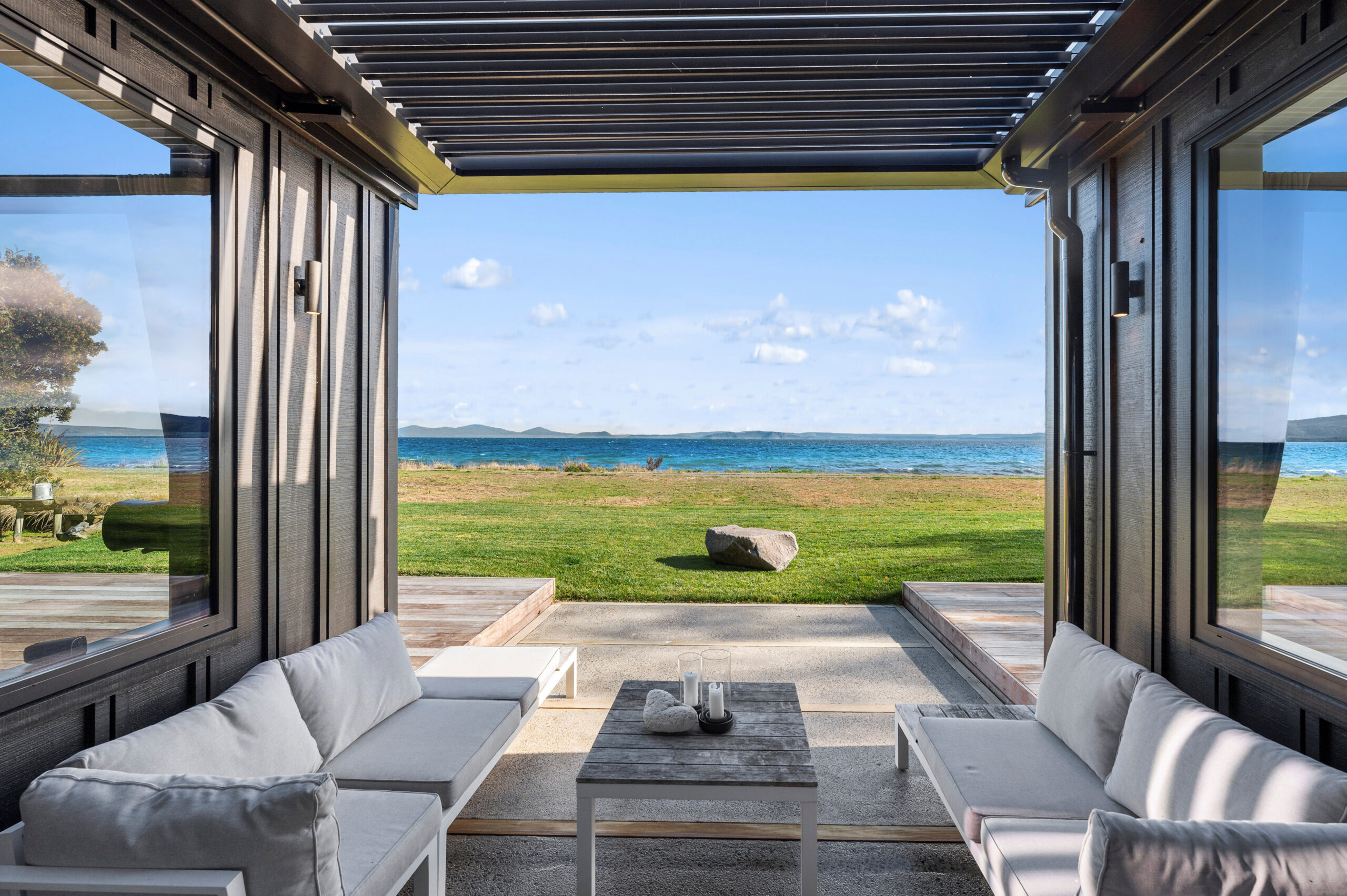 Louvre roof in this outdoor living area facing Lake Taupo. Built Spaces award winning builders